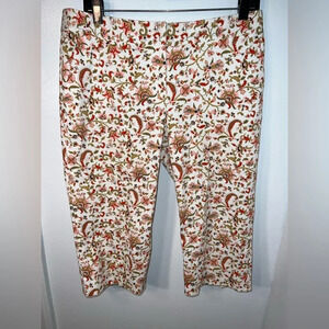 Tommy Bahama,8, paisley floral print pocketed Capris. Button zip clasp closure